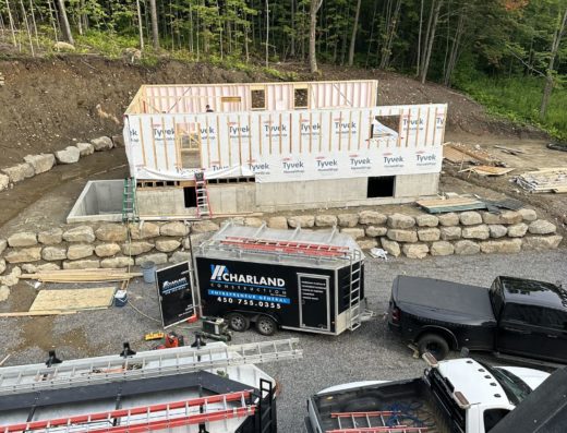 CHARLAND CONSTRUCTION <br/> 9384-2052 QUÉBEC INC